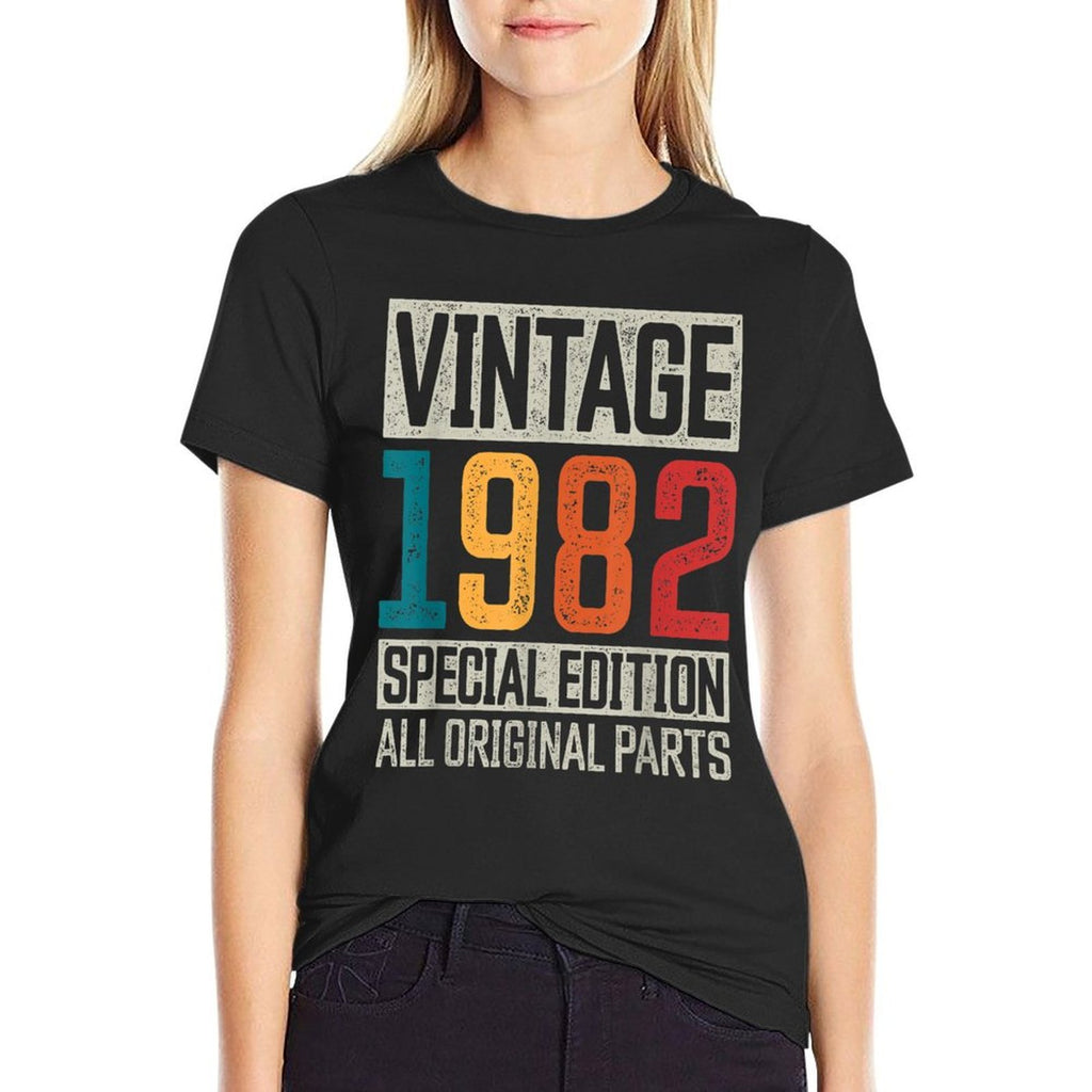 40th Birthday Vintage 1982 Born in 1982 40 Birthday  Ribbed Collar T-Shirt