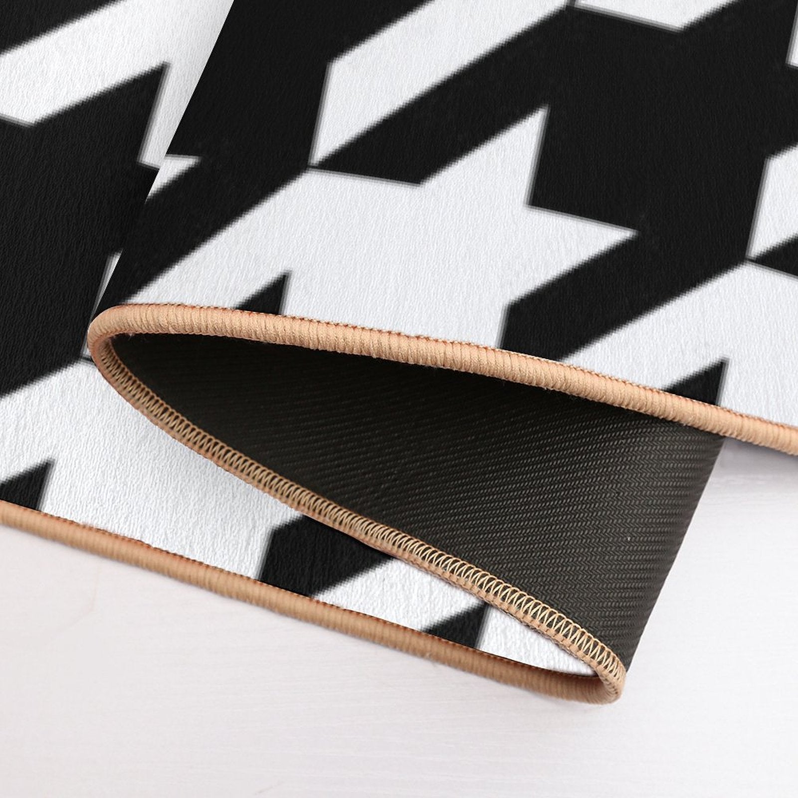 Preppy 1980s Geometric Pattern Trendy Black And White Houndstooth  High-Traffic Bath Mat