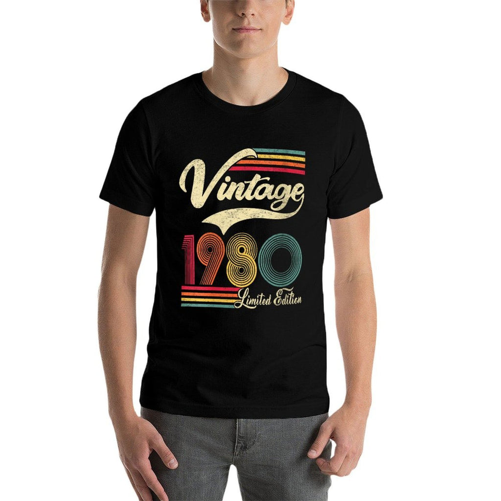 Womens 1980 40th Birthday Gift Vintage Retro Men Women 40 Years Old  Trendy Pattern T-Shirt