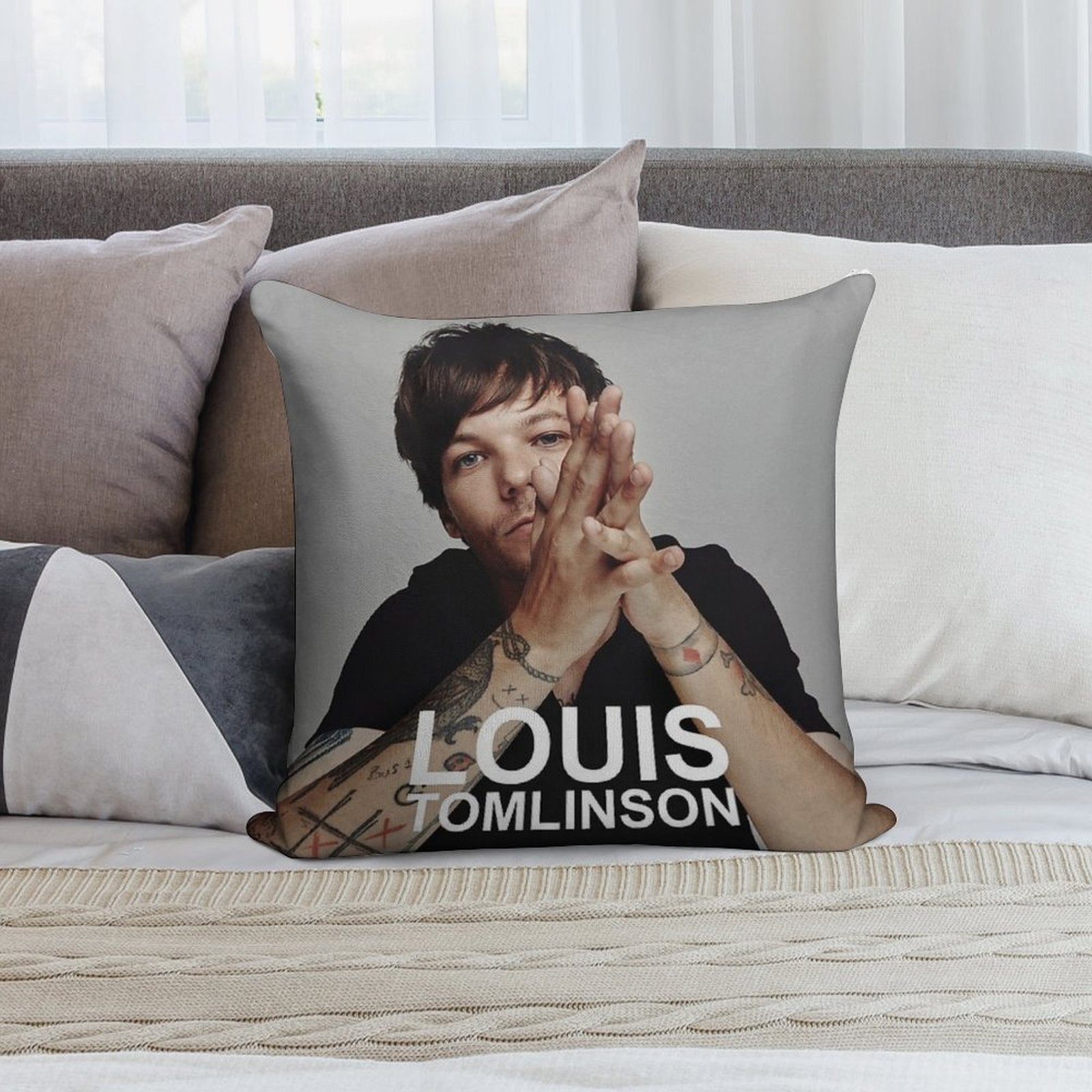 Gadjah New Tomlinson Walls American Tour 2020 Soft Bedroom Essential Throw Pillow