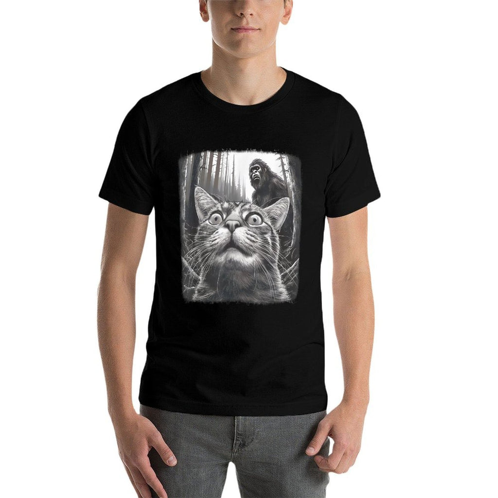 Surprised Scared Cat Selfie With Sasquatsch Bigfoot 0D4ERF  Relaxed-fit T-Shirt