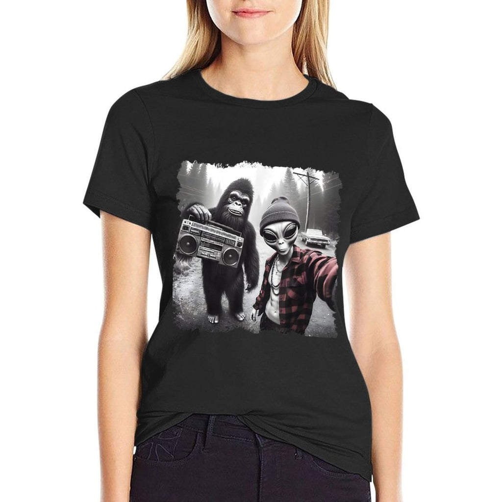 Funny Sasquatch Selfie Bigfoot Rock On UFO Alien Design  Slim-fit Cut T-Shirt