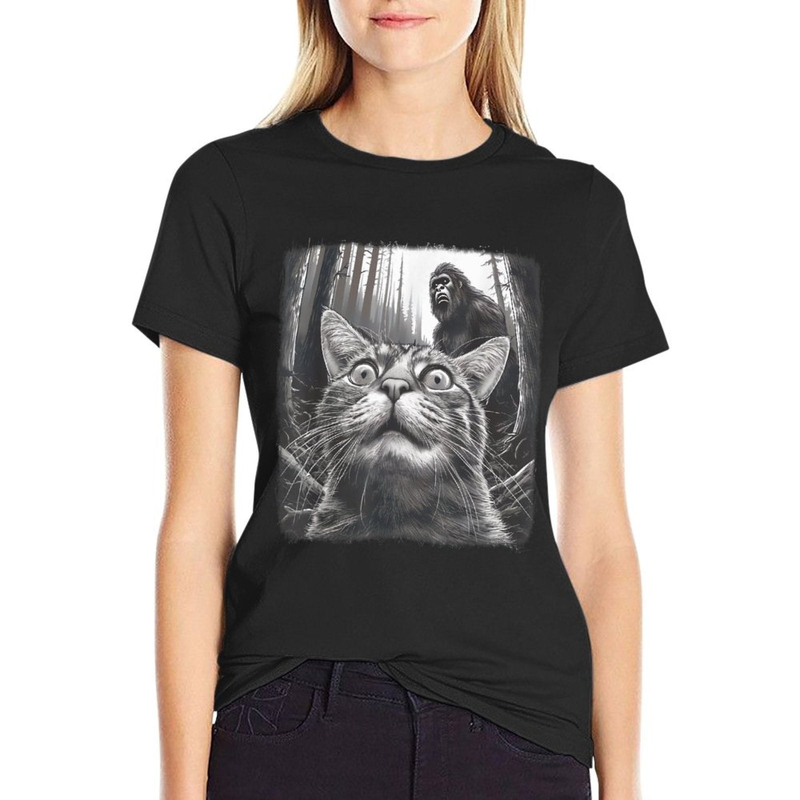 Surprised Scared Cat Selfie With Sasquatsch Bigfoot 0D4ERF  Relaxed-fit T-Shirt